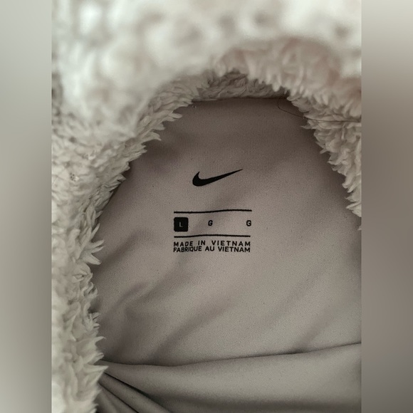 Nike Sherpa Sweatshirt - Picture 2 of 5